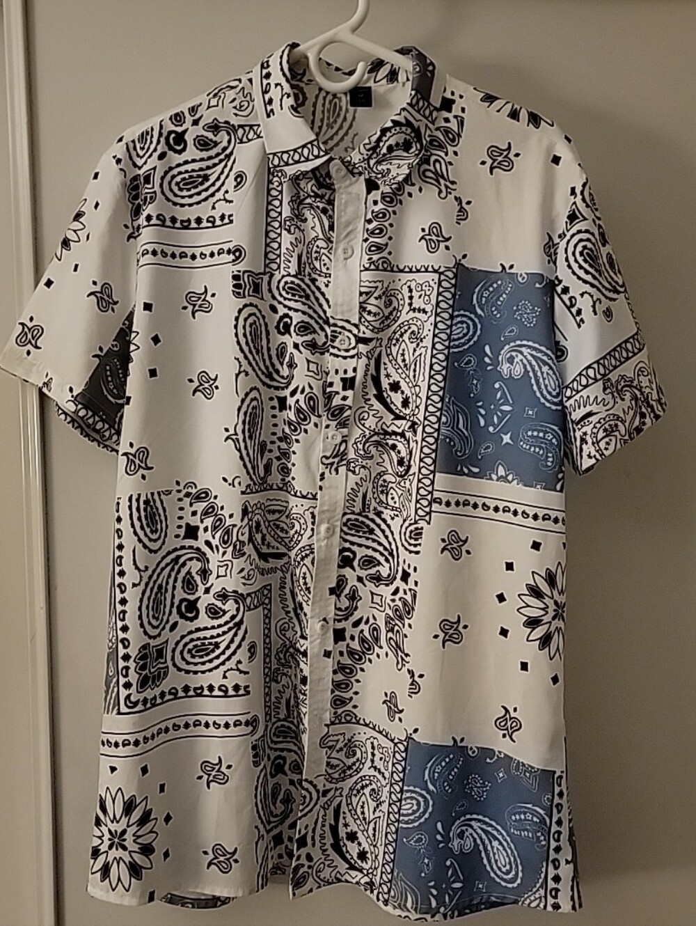 ROMWE White Button-Up Short Sleeve Paisley Print Shirt Size M